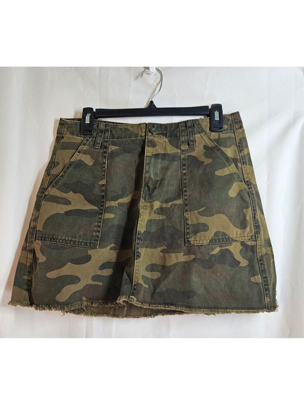 BLANKNYC Women's Camouflage Mini Skirt Size 29 Cotton Frayed Hem